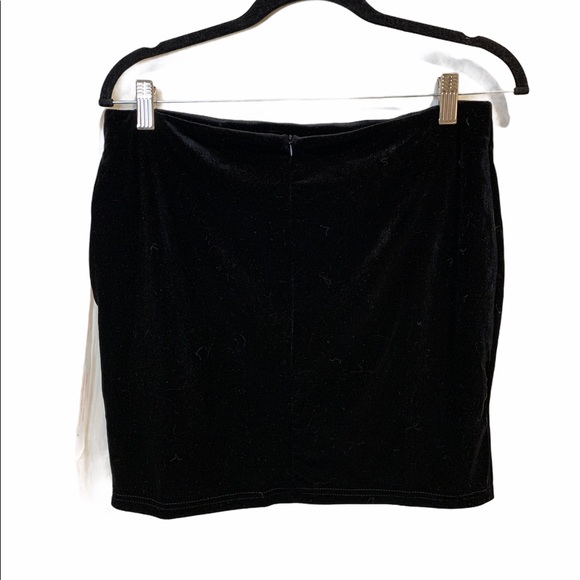 NEW Missguided Black Velvet Mini Skirt Sz 8 - Picture 3 of 5
